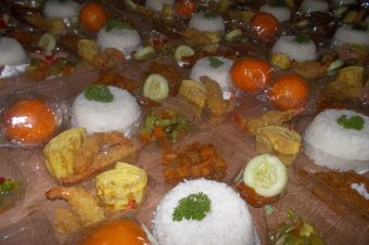 Memilih Nasi Kotak